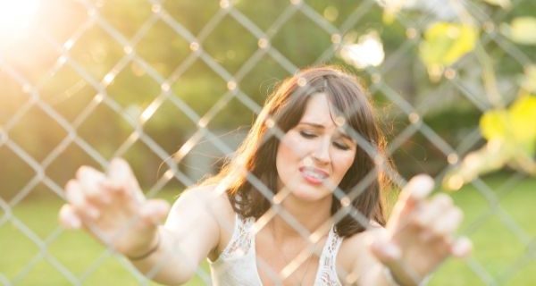 光回線の解約では違約金が発生する！違約金を抑えるにはどうすれば良いのか